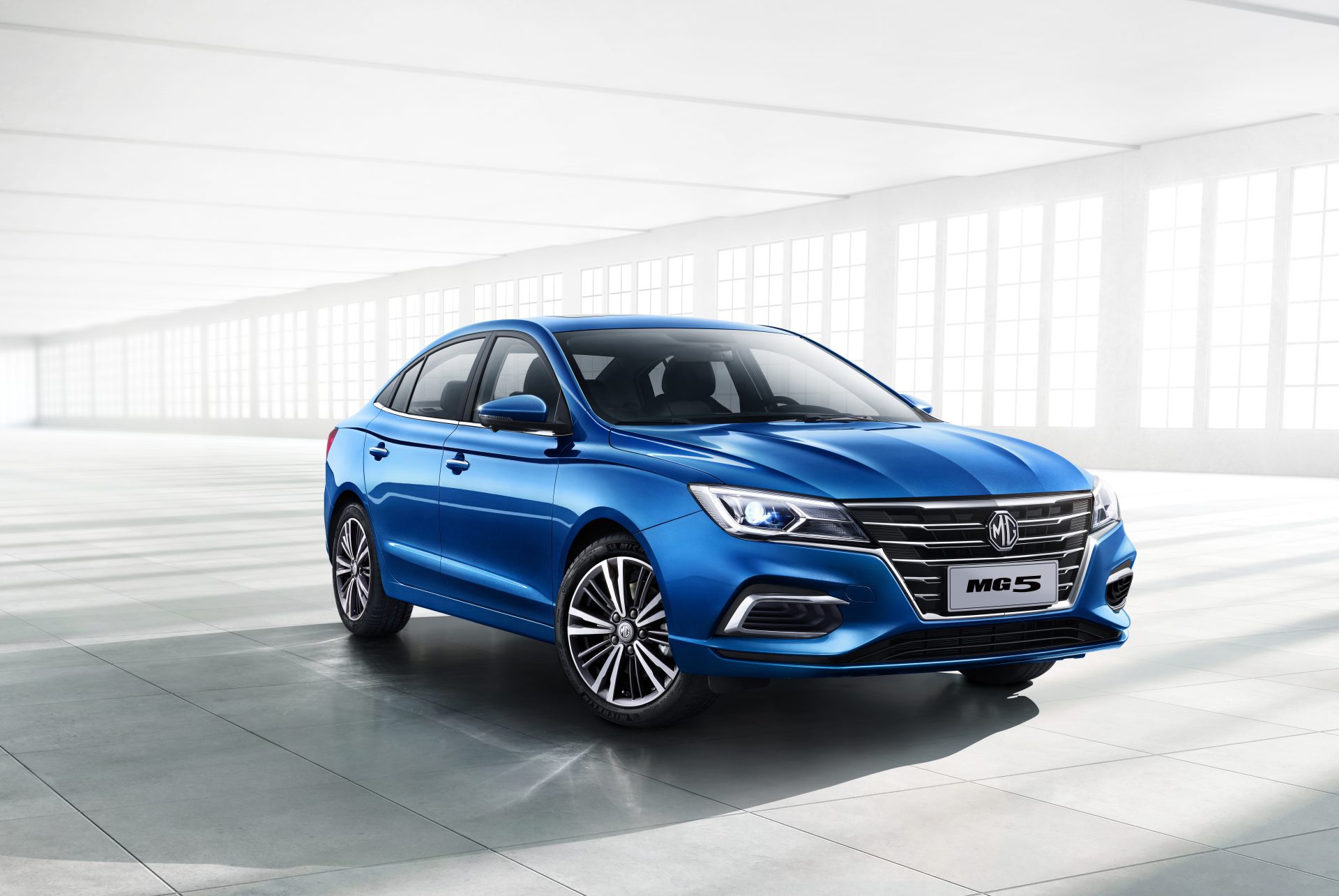 MG5 SA 1.5L CVT DEL Blue Front 45 1